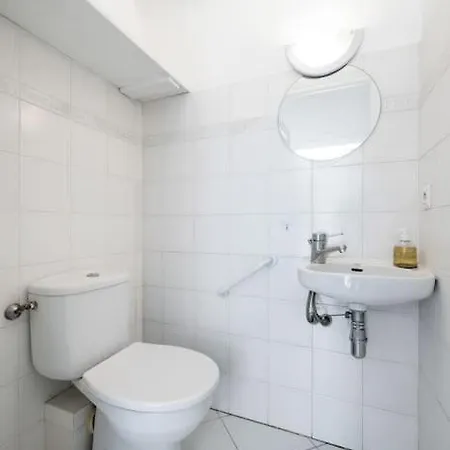 Apartment La Julia - Calme - Spacieux - Parking Prive - Climatisation